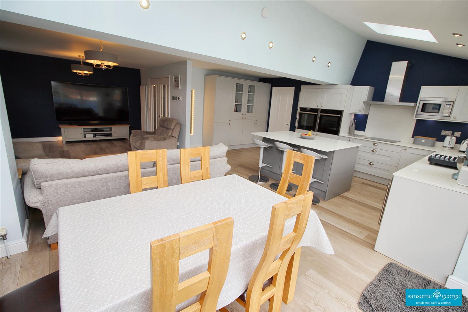 Farmiloe Close, Purley On Thames, Reading